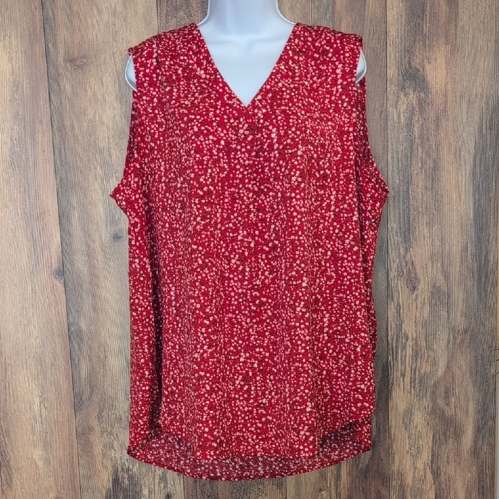 Que Zhu Red and White Floral Sleeveless Blouse with V-Neckline 2XL